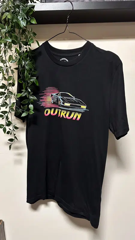 Retro T-Shirt Outrun – Retro Style Wear, Sale – T-Shirt Outrun maat M