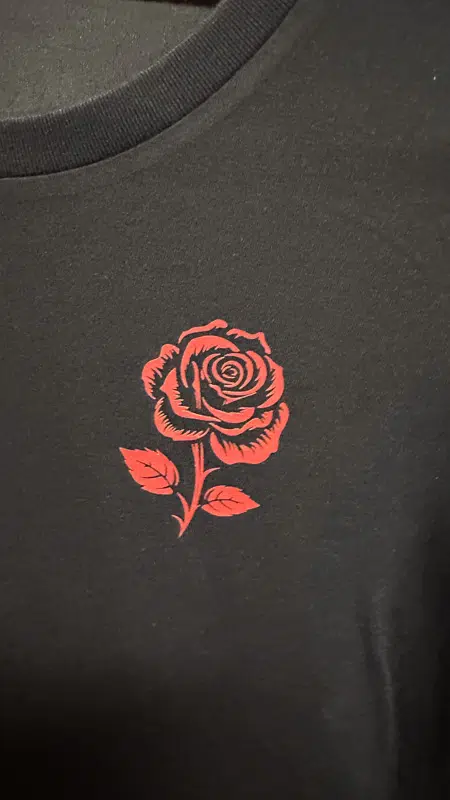 T-Shirt Dames Red Rose – Sale, T-shirt Sassy Style – T-Shirt Dames Red Rose maat S (detail 2)