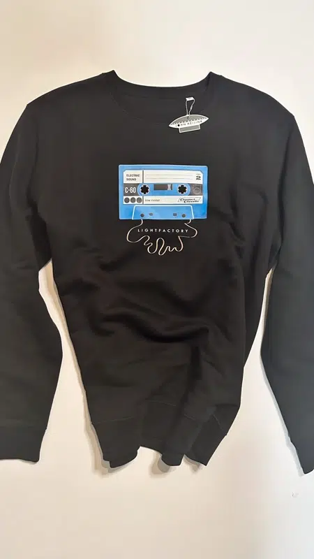 Sweater Design cassette c-60 – Sale, Lichtstadkunst – Sweater Design cassette c-60 maat xxl
