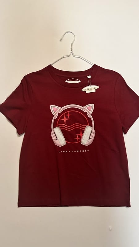 Dames T-shirt Headphone Kitty – Sale, Lichtstadkunst – Dames T-shirt Headphone Kitty Burgundy - Maat S