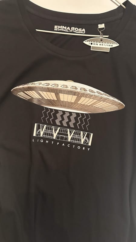 Evoluon T-shirt dames – Sale, Lichtstadkunst – Evoluon T-shirt Dames Zwart - Maat XL (detail 2)