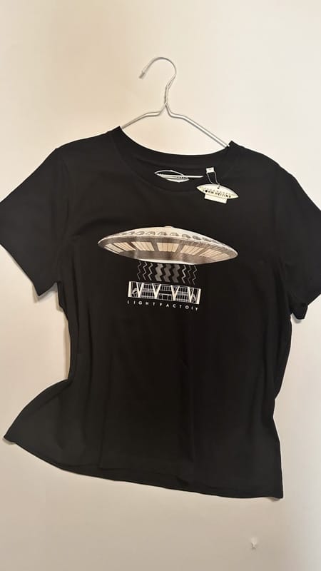 Dames T-shirt Evoluon Zwart – Sale, Lichtstadkunst – Dames T-shirt Evoluon Zwart - Maat L