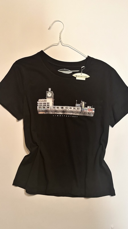 T-shirt Dames Berleintoven Zwart – Sale, Lichtstadkunst – T-shirt Dames Berleintoven Zwart M