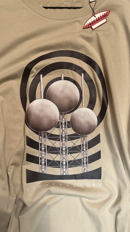 T-shirt Waterbollen Khaki – Sale, Lichtstadkunst – T-shirt Waterbollen Khaki - Maat XXXL (detail 2)