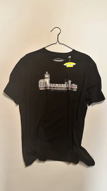 T-shirt Berleintoven Zwart – Sale, Lichtstadkunst – T-shirt Berleintoven Zwart - Maat L