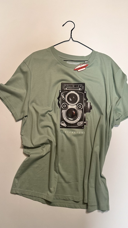 Folierex Camera T-shirt – Sale, Lichtstadkunst – Folierex Camera T-shirt in Aloe - Maat XXL
