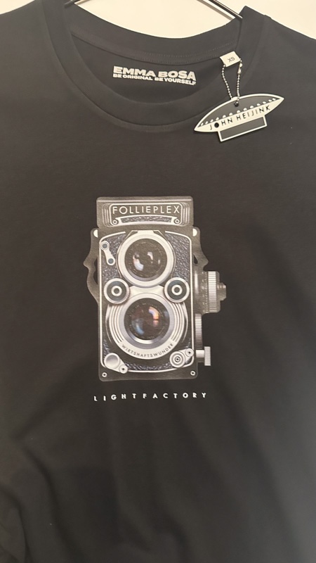 Folierex Camera T-shirt – Sale, Lichtstadkunst – Folierex Camera T-shirt Zwart - Maat XS (detail 2)