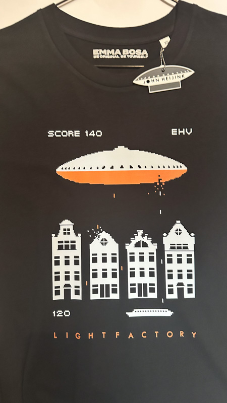 T-shirt Invaders Zwart – Sale, Lichtstadkunst – T-shirt Invaders Zwart - Maat XS (detail 2)