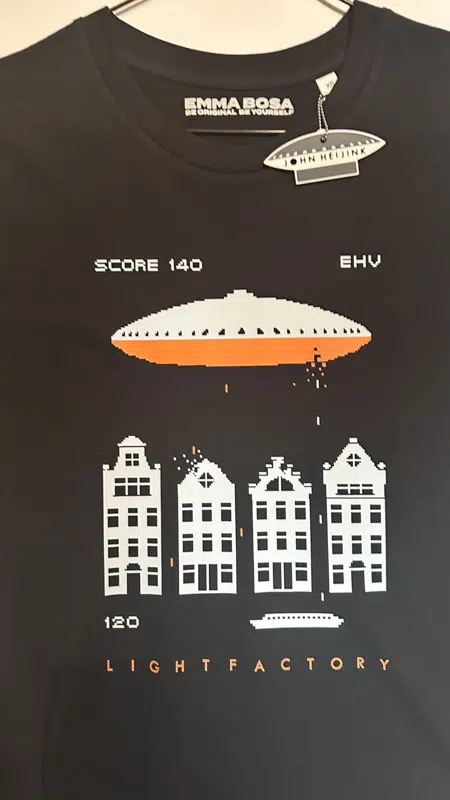 T-shirt Invaders Zwart – Sale, Lichtstadkunst – T-shirt Invaders Zwart - Maat XS (detail 2)