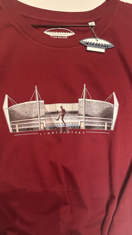 T-shirt Station Burgundi – Sale, Lichtstadkunst – T-shirt Station Burgundi - Maat XXXL (detail 2)