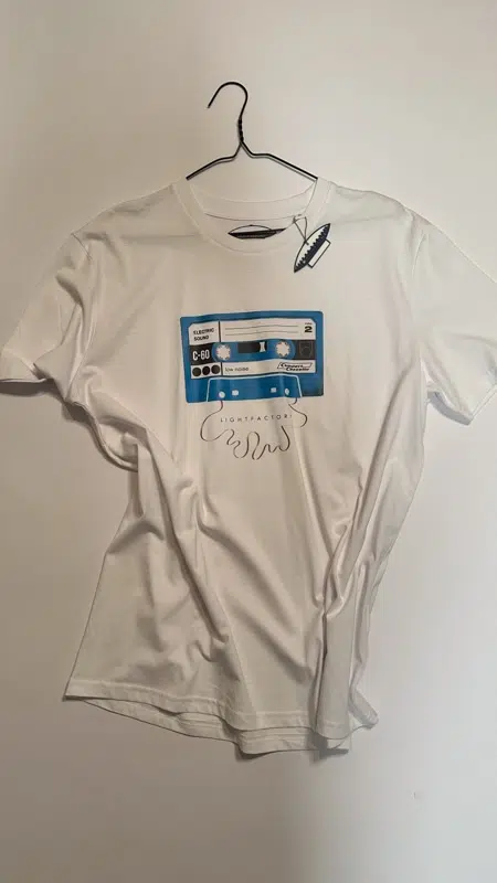 T-shirt Tape Wit – Sale, Lichtstadkunst – T-shirt Tape Wit - Maat XL