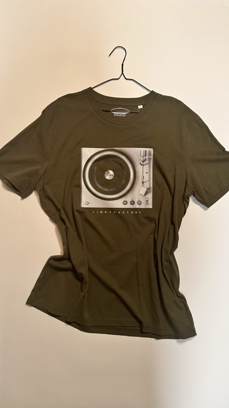 Retro Turntable T-shirt – Sale, Lichtstadkunst – Retro Turntable T-shirt Khaki - Maat XL