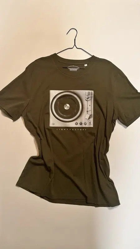 Retro Turntable T-shirt – Sale, Lichtstadkunst – Retro Turntable T-shirt Khaki - Maat XL